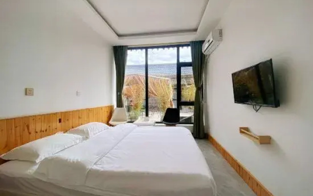 Beijing Huaqiangu Inn (Badaling Wildlife Park)