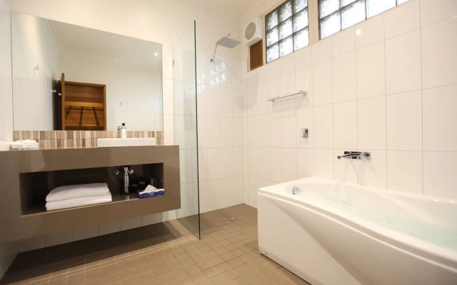 Sovereign Park Motor Inn