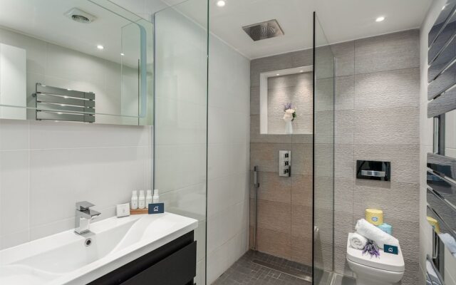 Spacious Canfield Gardens Studio