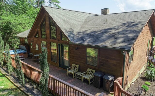 Moosetrax - 3 Bedrooms, 2 Baths, Sleeps 6 Cabin by RedAwning