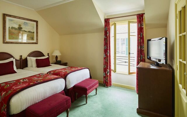 Отель Marriott Village d'Ile-de-France