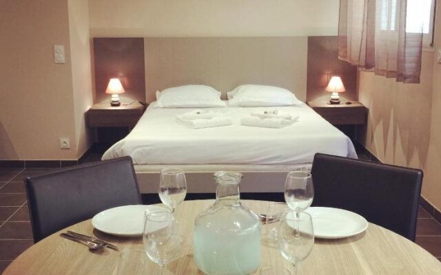 Villa Serafina Apartments