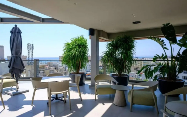 Mercure Larnaca Finikoudes Beach