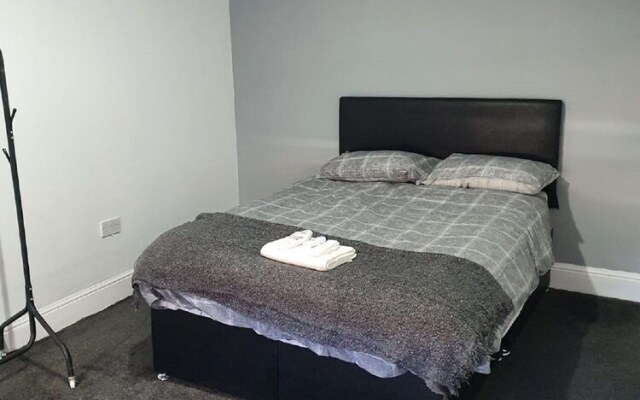 Modern 4 Bedroom House Near City Center