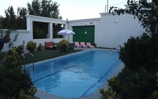 Red Roof Hotel