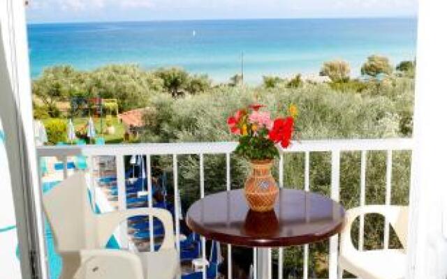 Amoudi Studios Apartments Hotel