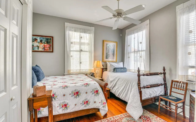 Walk to the Strand: Hideaway Haven Retreat