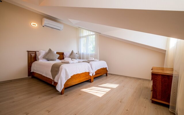 Lilly Villa 1