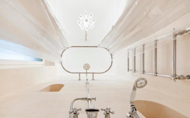 Maison Premiere Luxury Apartment
