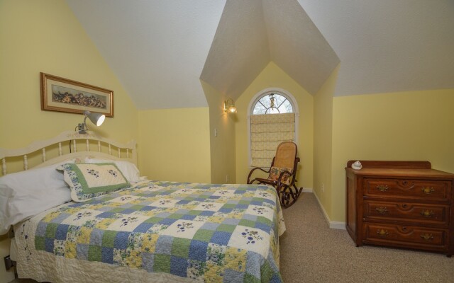 By the Lake 5 Bedroom House