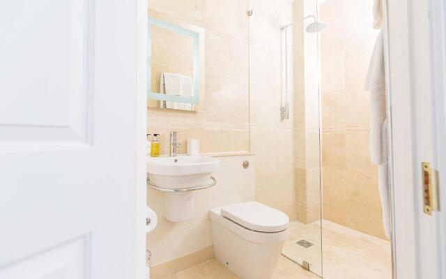 16 Lansdown -By Luxury Apartments