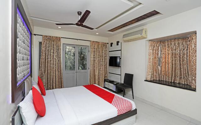OYO 1216 Hotel New White House