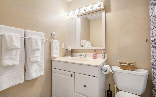 Ideally Located Westminster Home - Sleeps 13
