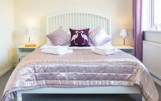 Central 2BD with Garden and Free Parking