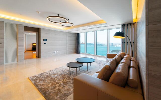 Ocean Royal Suite  (Beach View with 3 Bedrooms)