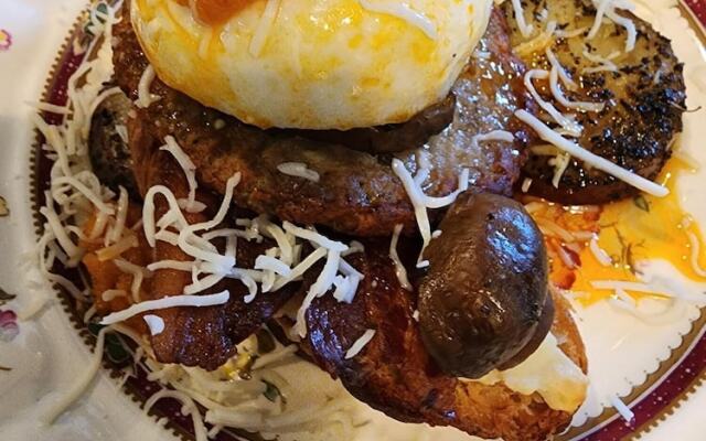 House of 1833 Bed & Breakfast & Gardens