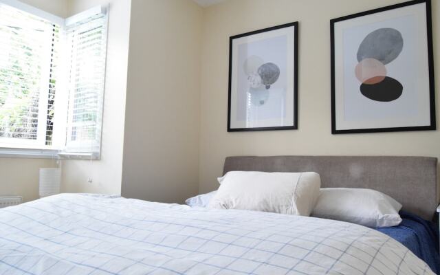2 Bedroom Apartment In West London