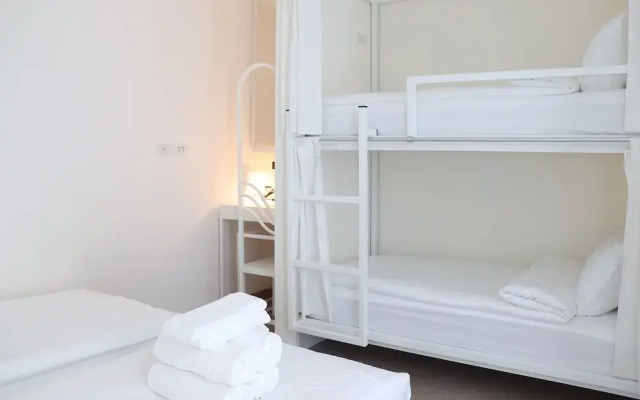 ResT Bangkok Poshtel