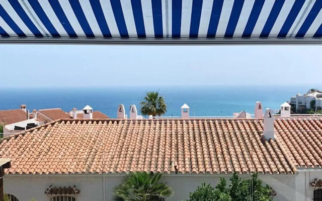 Wonderful house just above the Sea