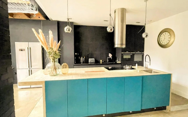 Remarkable 7-bed House in London
