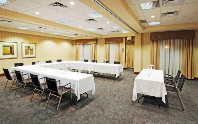 Holiday Inn Express & Suites Brampton by IHG