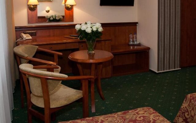Hotel Senator