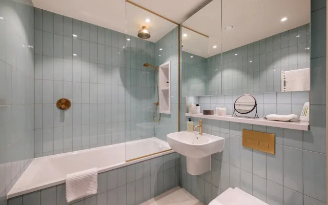 Stylish City Flat With Private Balcony