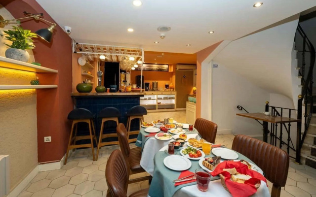 Raymond Blue Hotel