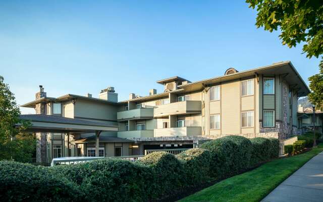 Plaza Inn & Suites at Ashland Creek