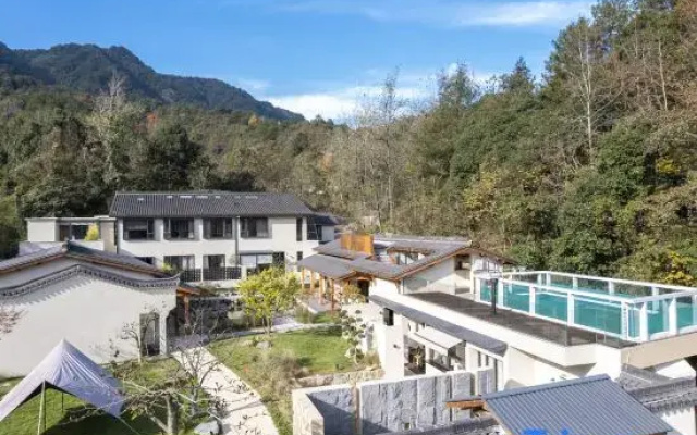 Yiliangfeng Mountain View Vacation Homestay (Longmen Mountain Apricot Plum Peak Scenic Area Branch)