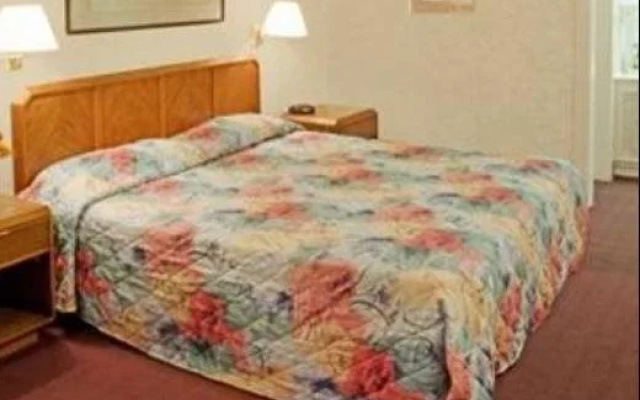 Airport Inn and Parking/Dayton International Airport