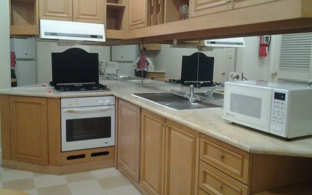 Batavia Hotel and Serviced Apartments