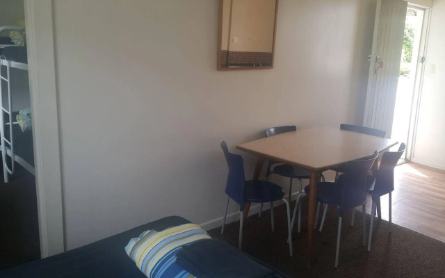 Camellia Court Family Motel