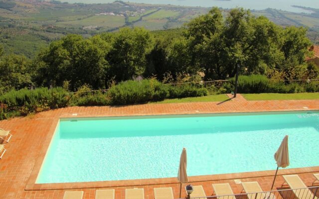 Lovely Villa in Tuoro sul Trasimeno with Pool