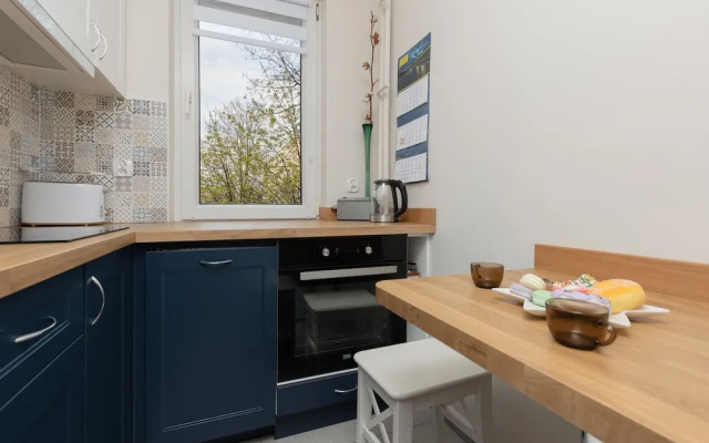 Dickensa Warsaw Apartment by Renters