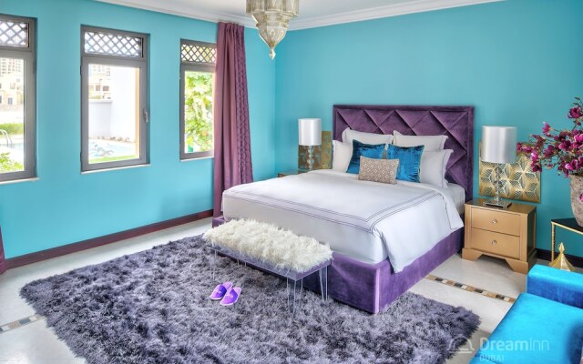 The Palm Jumeirah Villas - Frond E by LUX Holiday Home