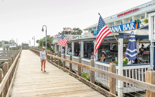 Shem Creek Inn