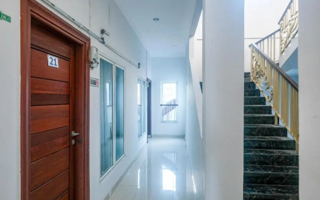 RedDoorz near Hermes Place Polonia Medan