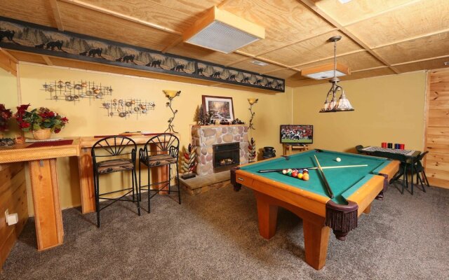 Fireside Memories 2 Br cabin by RedAwning