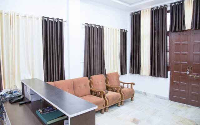 OYO 9971 Hotel Royal T