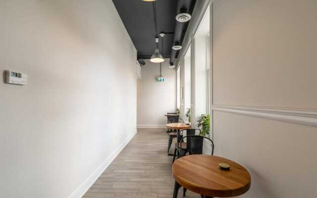 Rideau 2Br Signature Apartment Free Parking