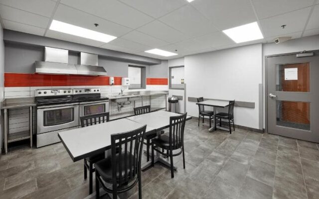 Residence & Conference Centre - King City