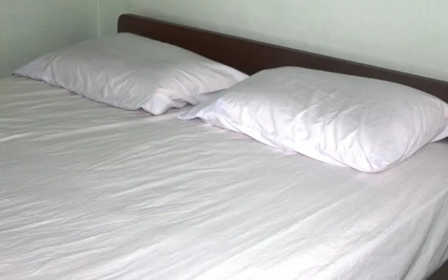 Raymond's Boutique Travelers Home - Hostel