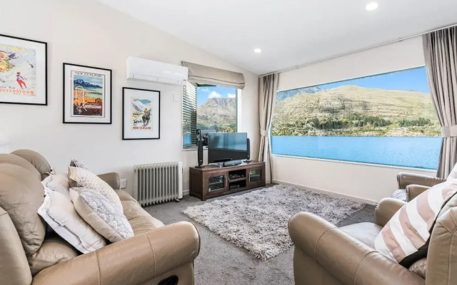 Lakefront Living At Remarkables - East