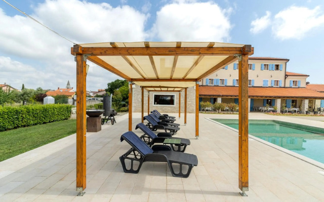 Hotel & Restaurant Velanera