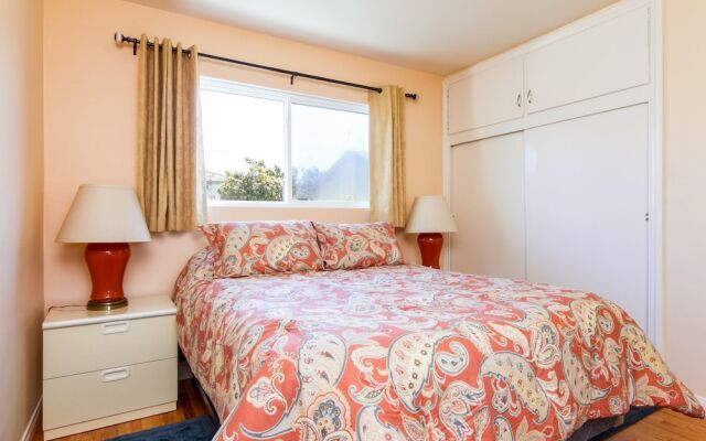 Delightful 2BR Ventura Duplex by RedAwning