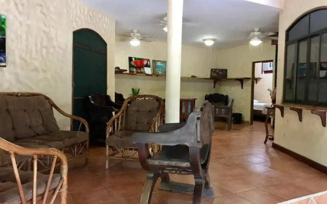 Palapa Hut Hostel & Camping