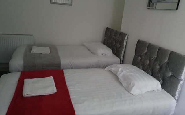 Deluxe 6 bed Suite in Liverpool City Center