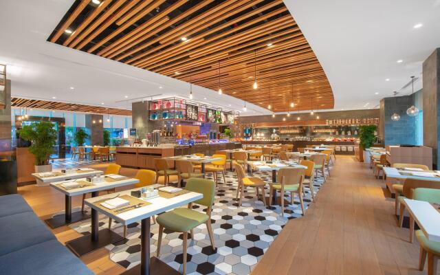 Crowne Plaza Zhuhai City Center by IHG