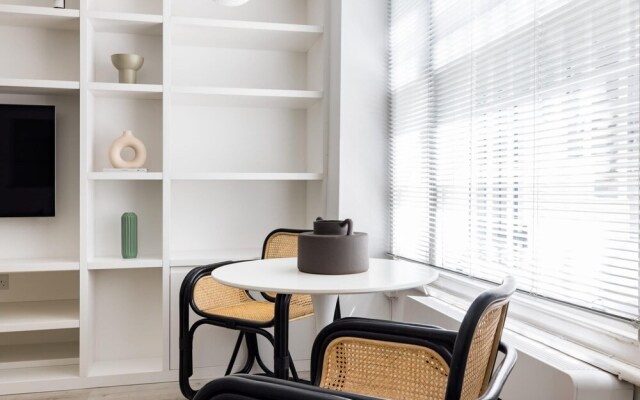Light-filled Studio With AC - Earl s Court